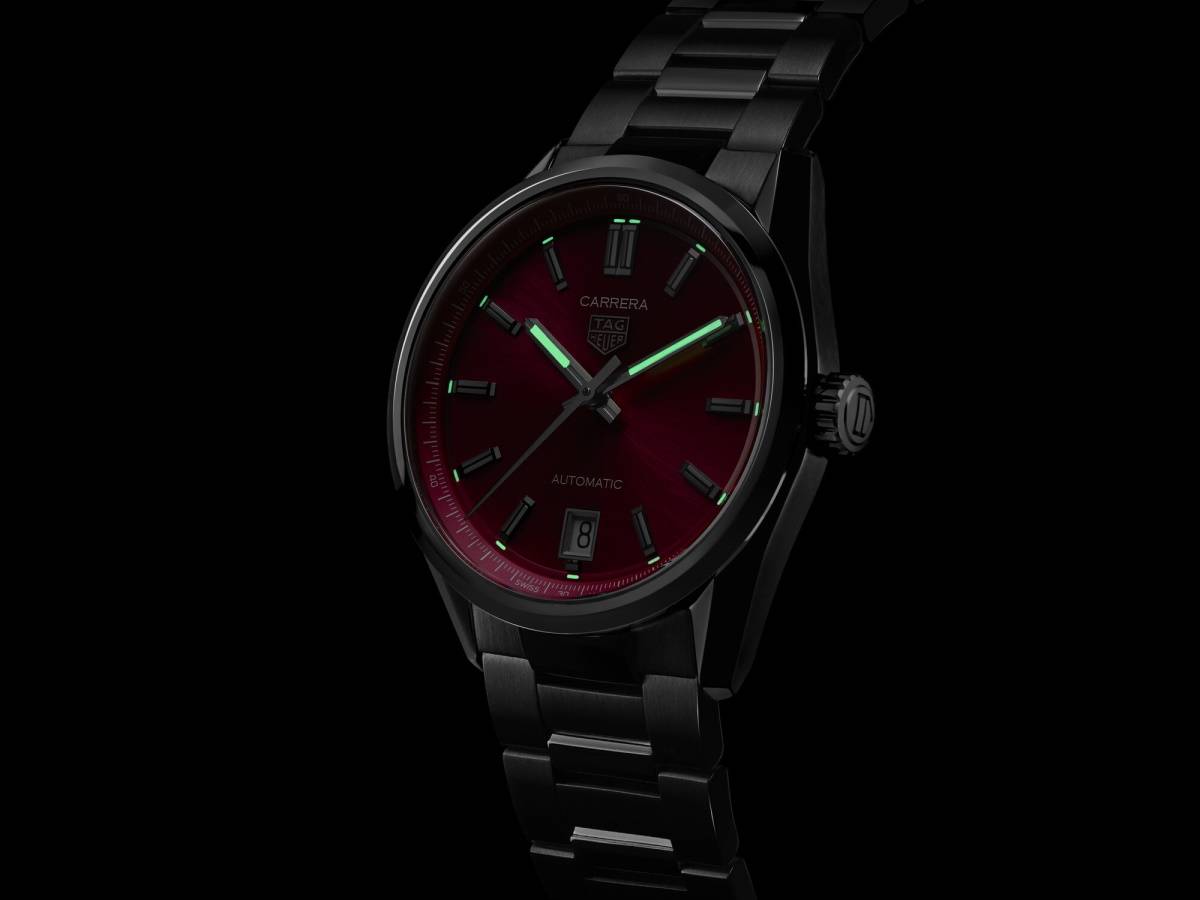 Zegarek Carrera Date szwajcarskiej marki TAG Heuer. Zegarki Carrera Date szwajcarskiej marki TAG Heuer to nowa odsłona kultowej linii Carrera.