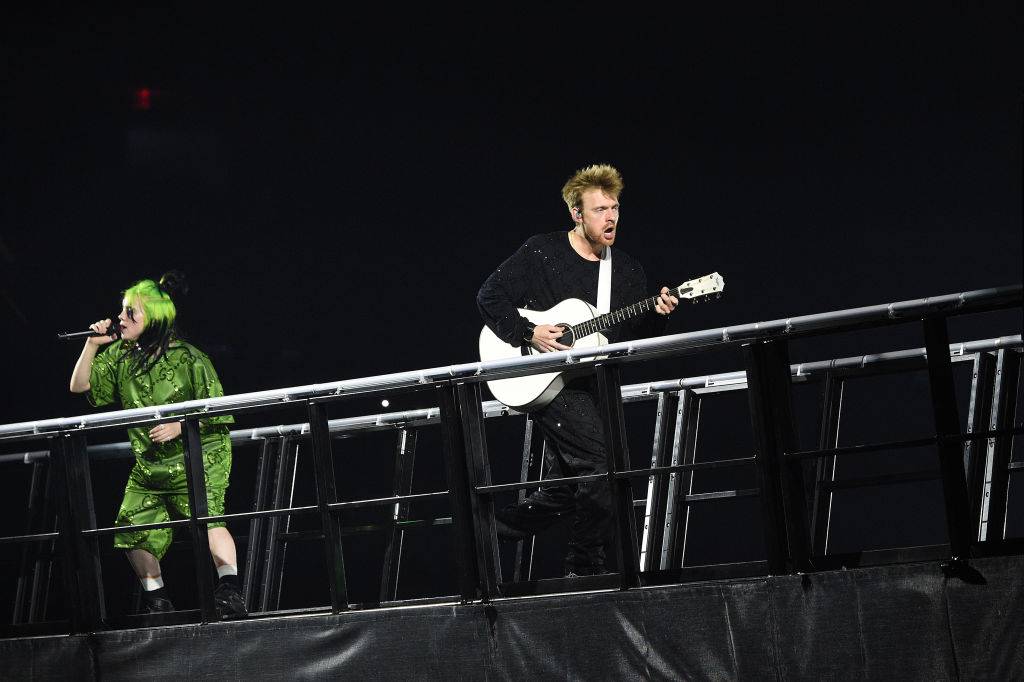 Billi z Finneasem w trakcie koncertu (Fot. Getty Images)