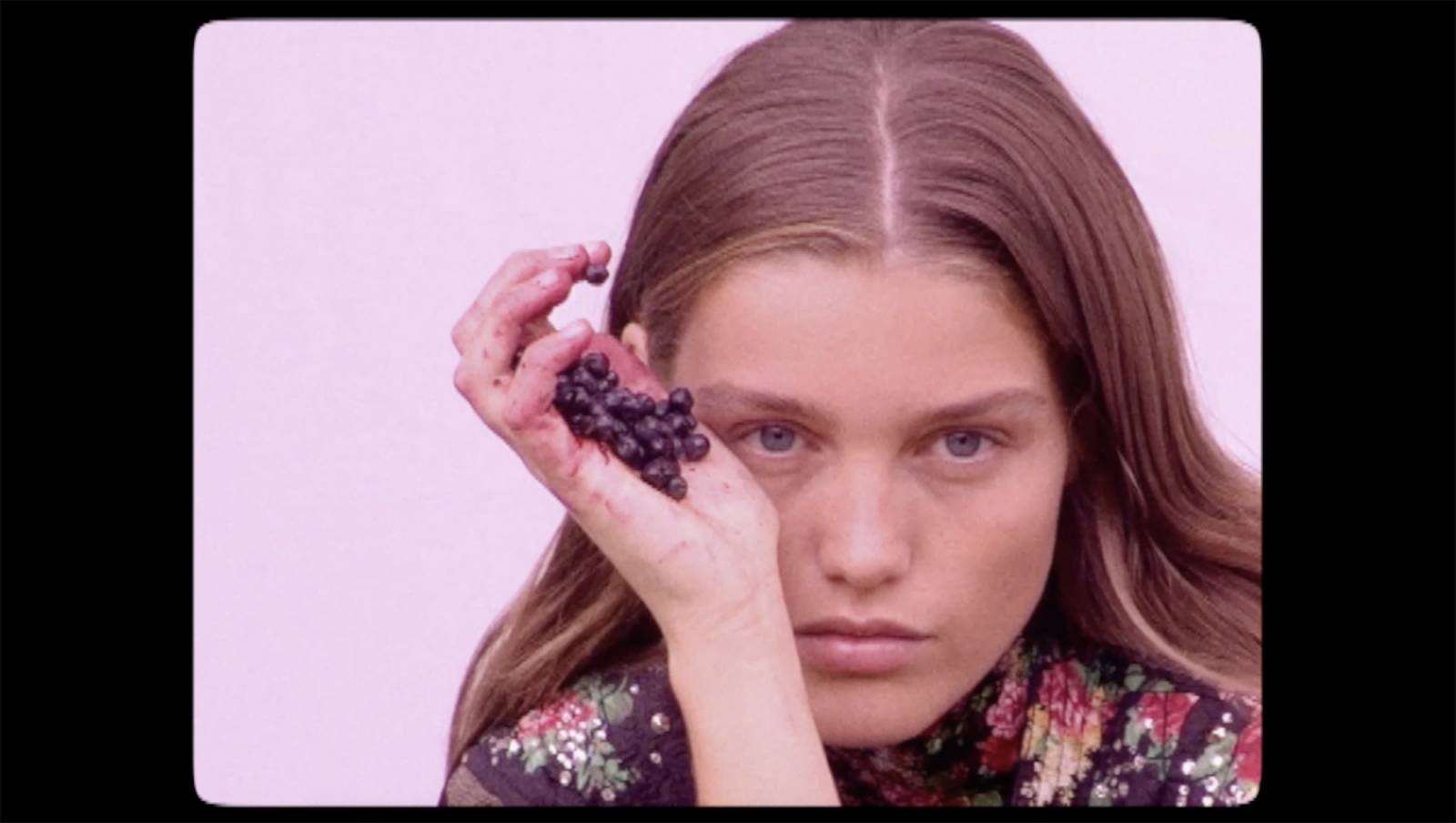 Kadr z filmu Babie lato: Wrześniowy numer „Vogue Polska”