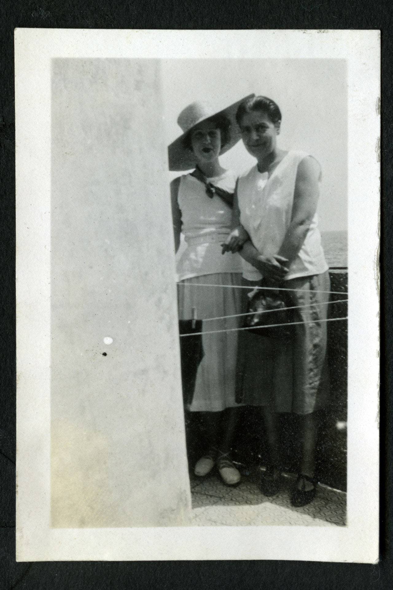 Dorothy Todd (po prawej) i Madge Garland (po lewej), autor nieznany, ok.1930 r.(Fot. MADGE GARLAND ARCHIVE, ROYAL COLLEGE OF ART SPECIAL COLLECTIONS)