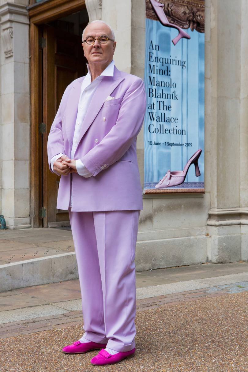 Manolo Blahnik przed swoją wystawą Wnikliwy umysł: Manolo Blahnik w muzeum Wallace Collection (Fot. muzeum Wallace Collection)