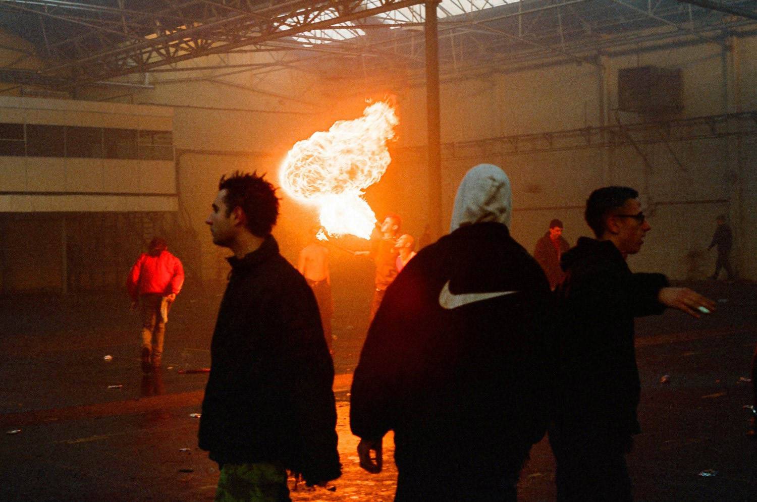 Molly Macindoe, A New Year’s Eve, Mill Mead Road, Tottenham Hale (Fot.© Molly Macindoe, 1997, zdjęcie dzięki uprzejmości Saatchi Gallery, Londyn)