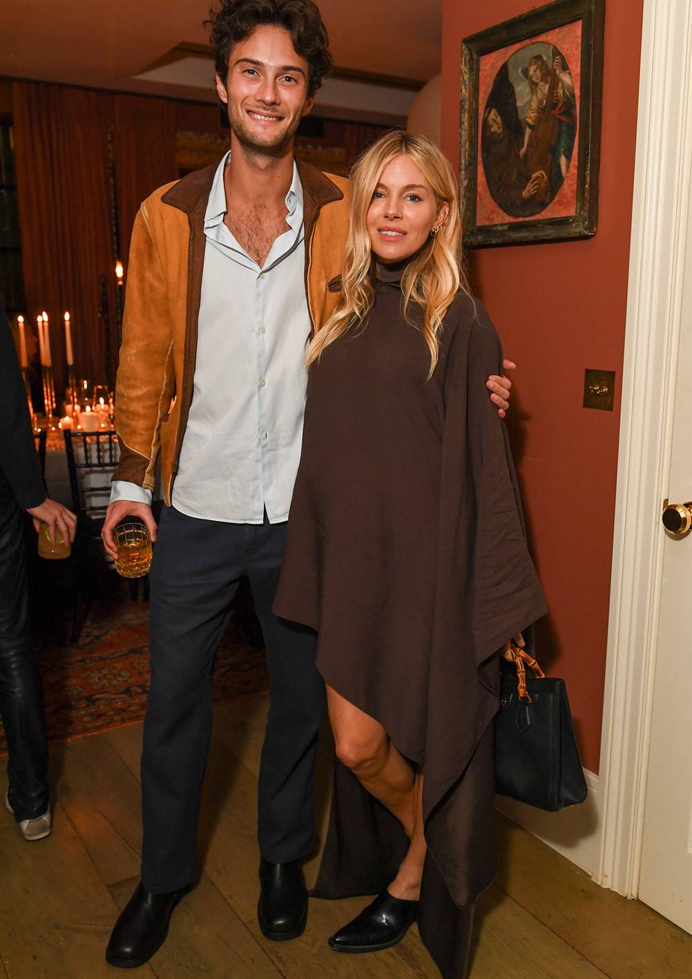 Sienna Miller i Oli Green na kolacji Haider Ackermann x Augustinus Bader x Tish Weinstock(Fot. Getty Images)