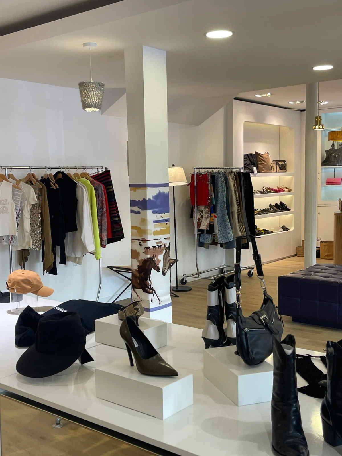 Stolica Francji i mody, Paryż, słynie nie tylko z designerskich butików, lecz także świetnych second-handów. Oto najlepsze z nich.