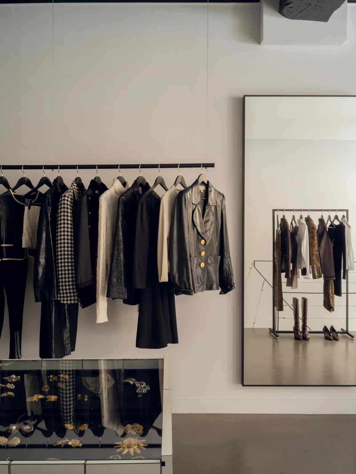 Stolica Francji i mody, Paryż, słynie nie tylko z designerskich butików, lecz także świetnych second-handów. Oto najlepsze z nich.