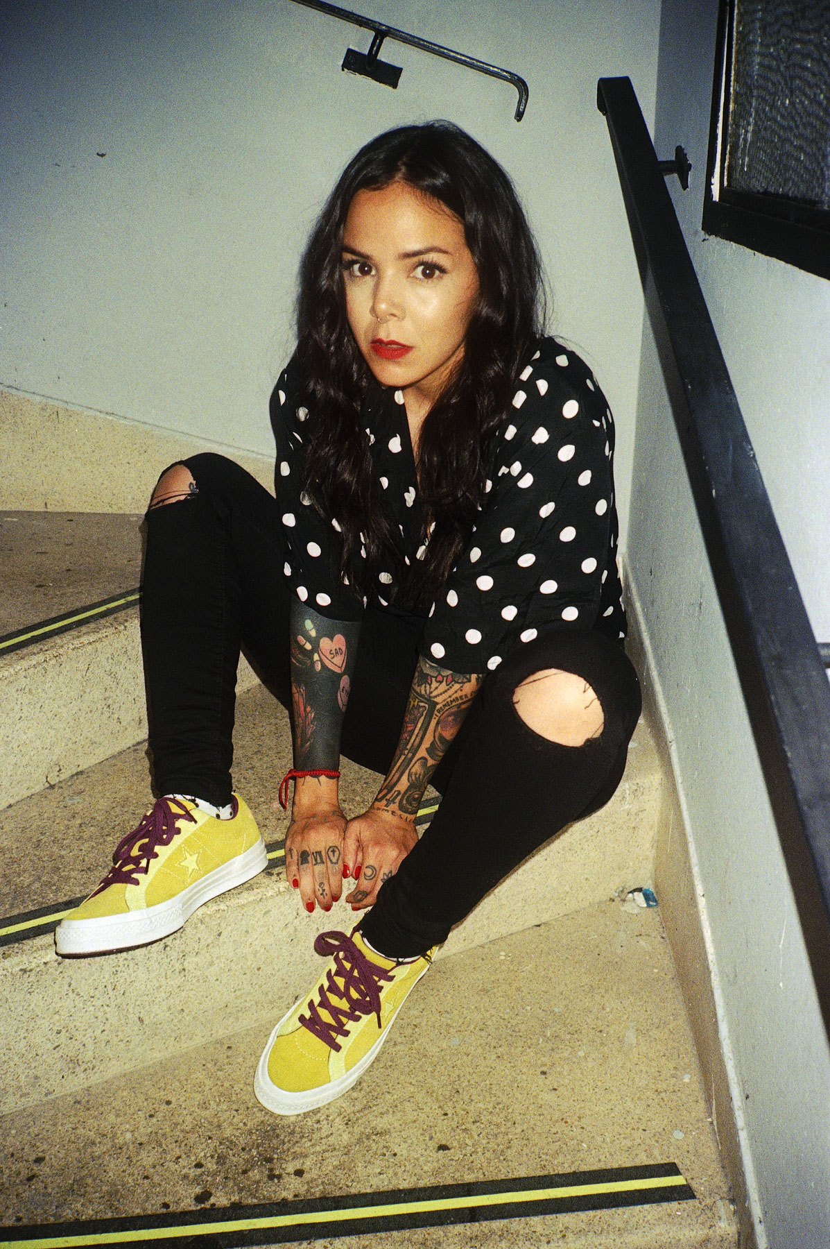 Javiera w sesji Converse Rated One Star