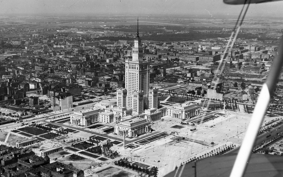 Nowo wybudowany Pałac Kultury, lata 50., Fot. Getty Images