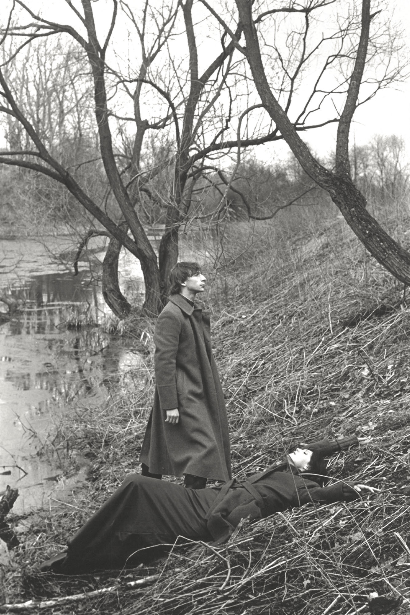 Deborah Turbeville, „Bez tytułu (Nikita Scheglov i Kasia)”, z serii „Stables of Strelna”, Sankt Petersburg, Rosja, 2000 (Dzięki uprzejmości Pauliny Ołowskiej)