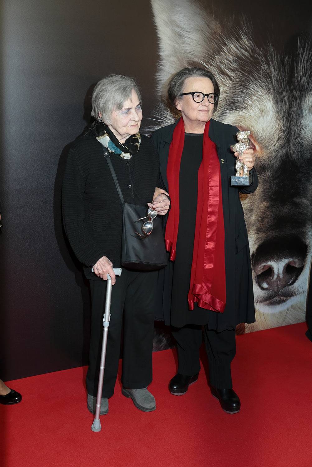 Agnieszka Holland z mamą na premierze filmu „Pokot” (Fot. Adam Jankowski /Reprter)
