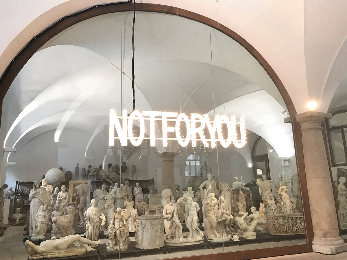 Monica Bonvicini, NOTFORYOU, instalacja w Muzeum Albertinum, Drezno