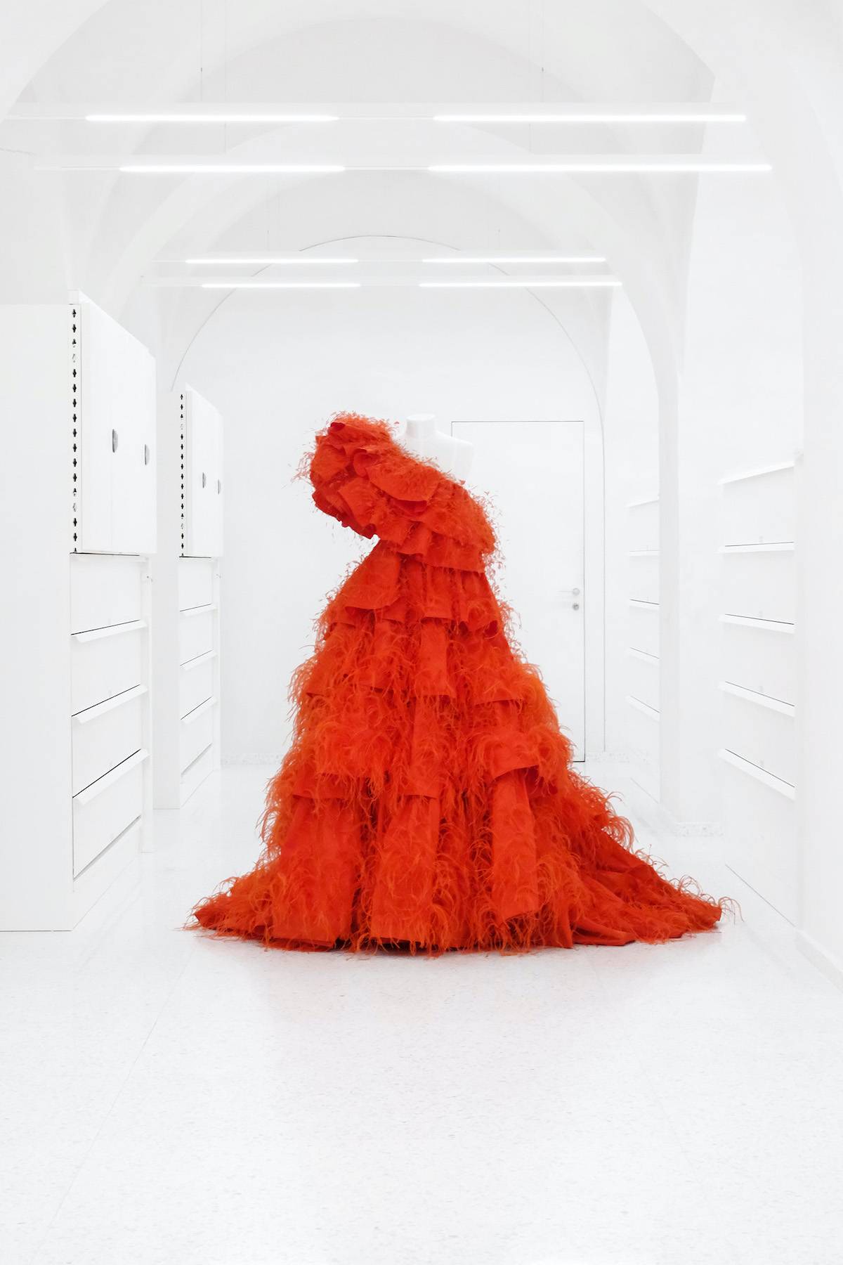 Haute Couture Spring-Summer 2019, mod 61-AI13 Ibisco rosso. (dzięki uprzejmości Valentino)