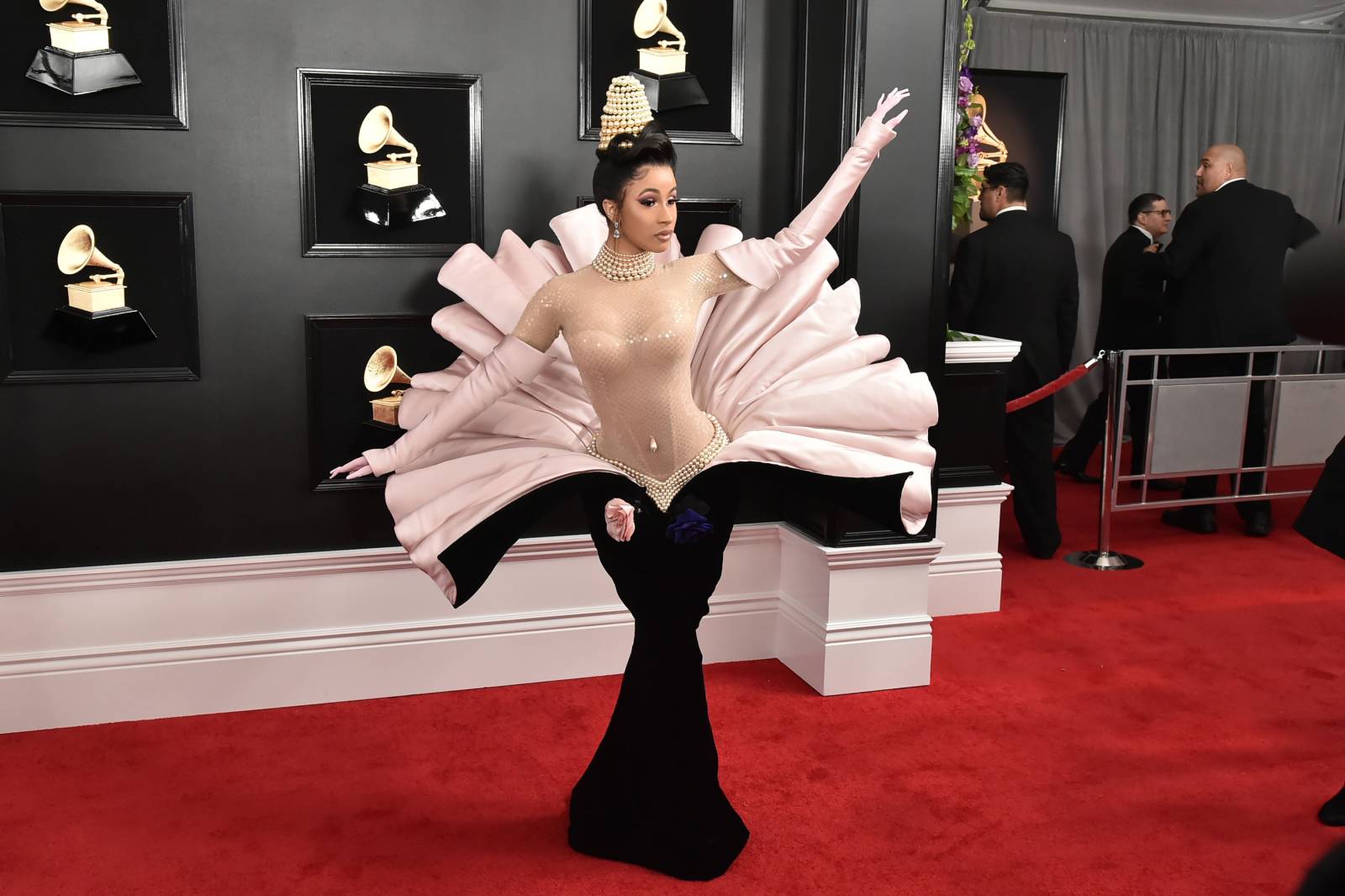 Cardi B na gali Grammy 2019 w kreacji „muszli” od Thierry’ego Muglera z 1995 roku / Getty Images