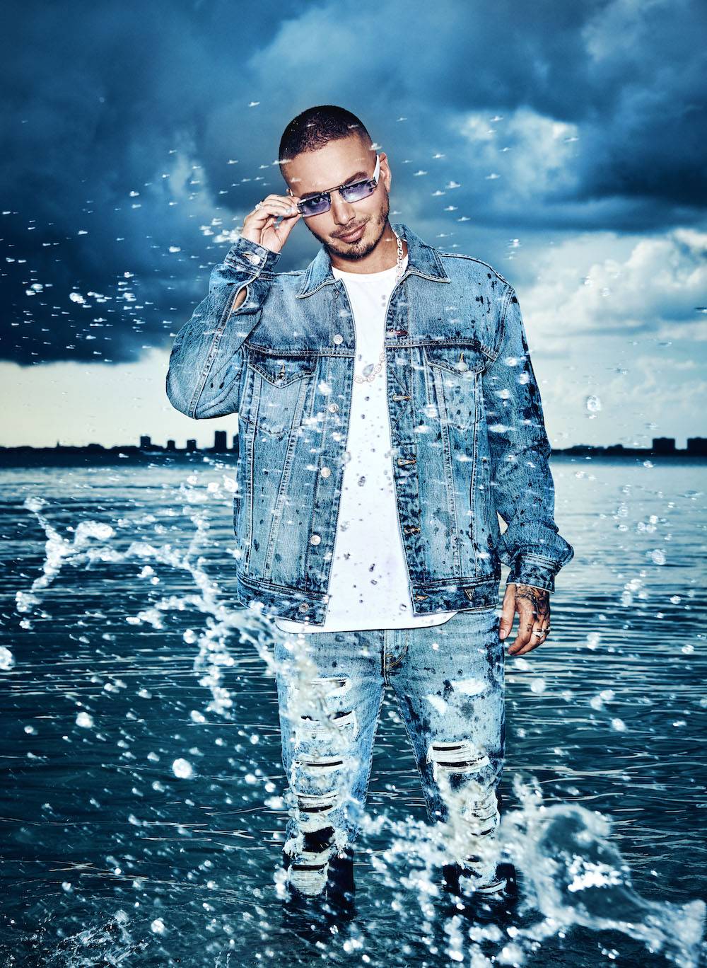J Balvin w kampanii kolekcji Guess Vibras (Fot. materiały prasowe)