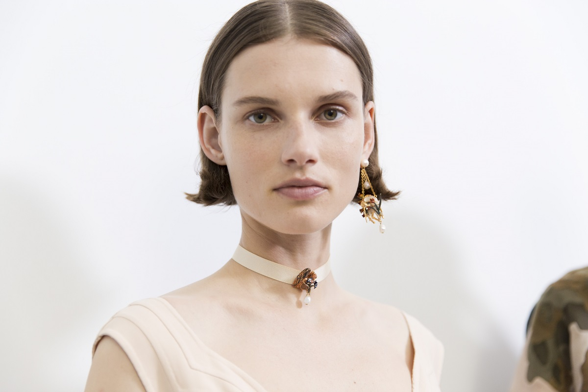 Makijaż na pokazie kolekcji Diora haute couture jesień 2018 (Fot. ImaxTree)