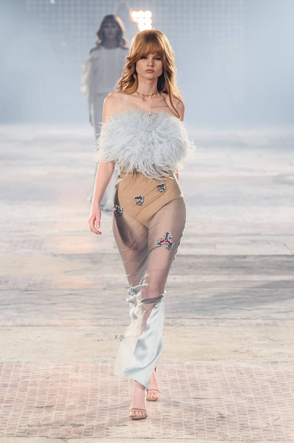 Diwa z lat 60.  (Fot. Filip Okopny/Fashion Images)