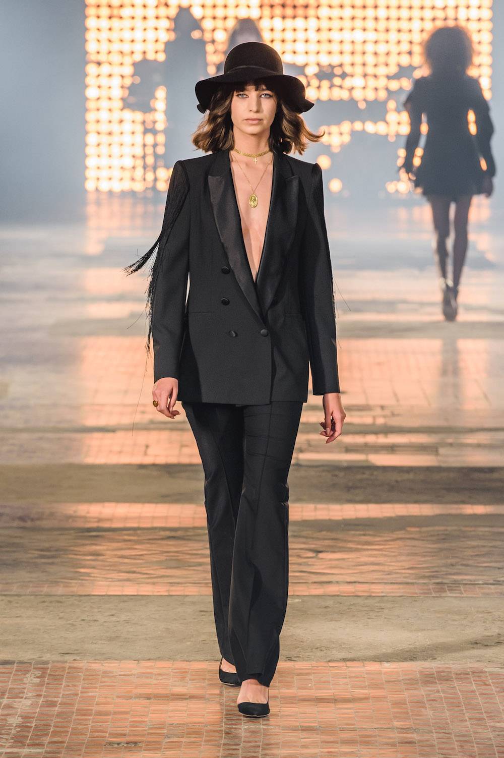 Garnitur (Fot. Filip Okopny/Fashion Images)