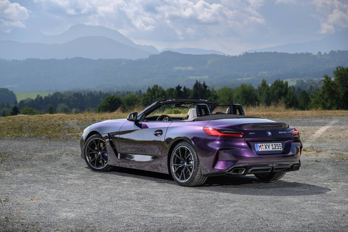 Jaka jest nowa wersja kabrioletu BMW Z4. Kultowy kabriolet BMW Z4 w odświeżonej wersji jest jeszcze bardziej sportowy i atrakcyjny niż kiedykolwiek wcześniej.