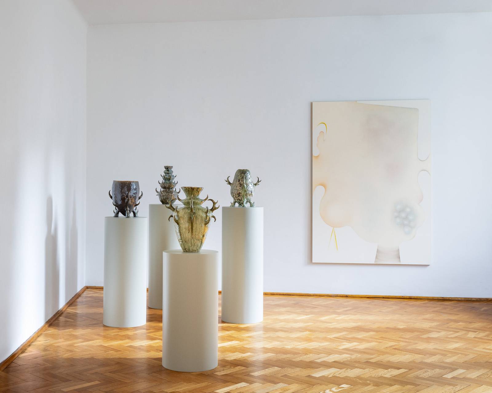 Concha, Aleksandra Liput, Kamila Model, widok wystawy, Galeria Le Guern, Warszawa 2024 (Fot. Szymon Sokołowski), dzięki uprzejmości artystek i Galerii Le Guern