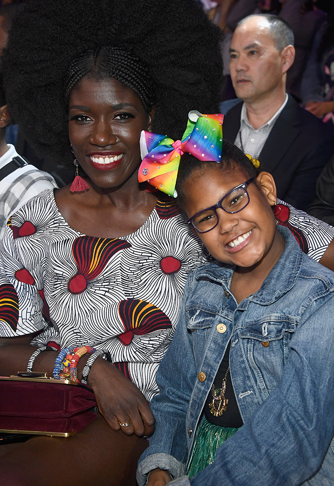 Bozoma Saint John z córką Laelą podczas gali Nickelodeons 2018 Kids Choice Awards (Fot. Frazer Harrison/KCA2018, Getty Images)