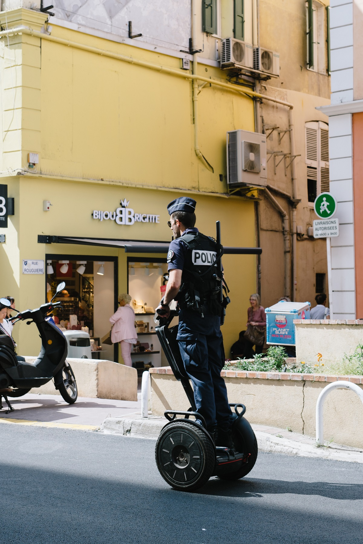 Policjant w Cannes
