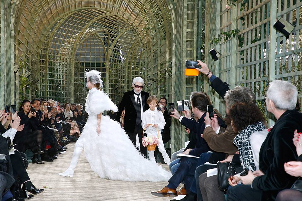 Finał pokazu kolekcji Chanel haute couture wiosna-lato 2018