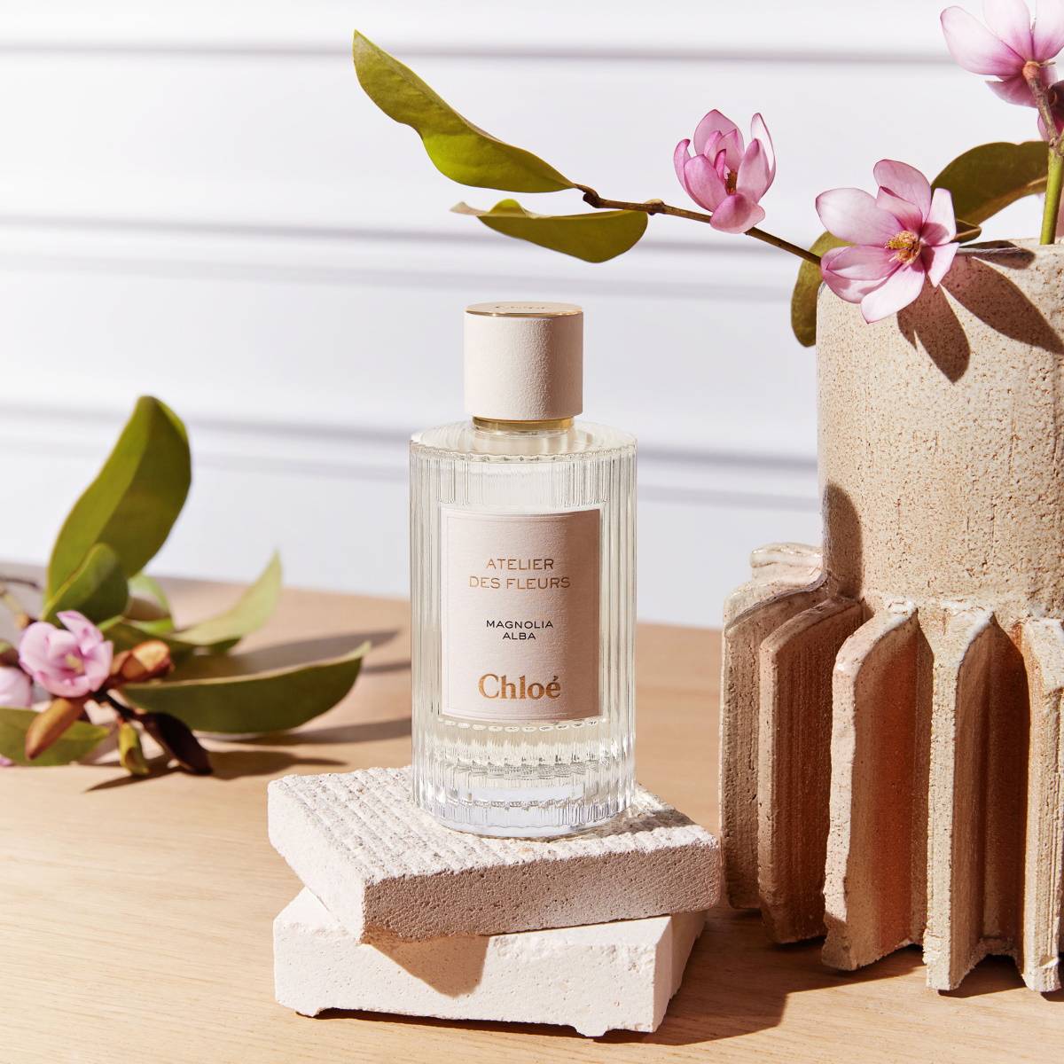 Chloé Atelier Des Fleurs: Bukiet 17 zapachów idealnych na Dzień Matki. Dostępna w salonach Sephora i na Sephora.pl kolekcja perfum Chloé Atelier Des Fleurs wzbogaciła się o nowe zapachy – fiołkowy Violette i sandałowy Santalum.