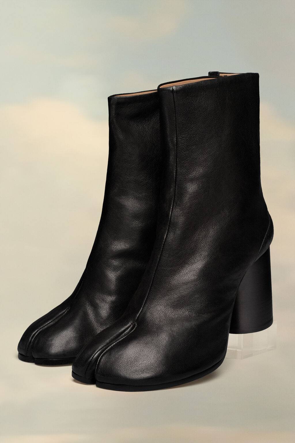 Czarne botki tabi Maison Margiela (Fot. Materiały prasowe)