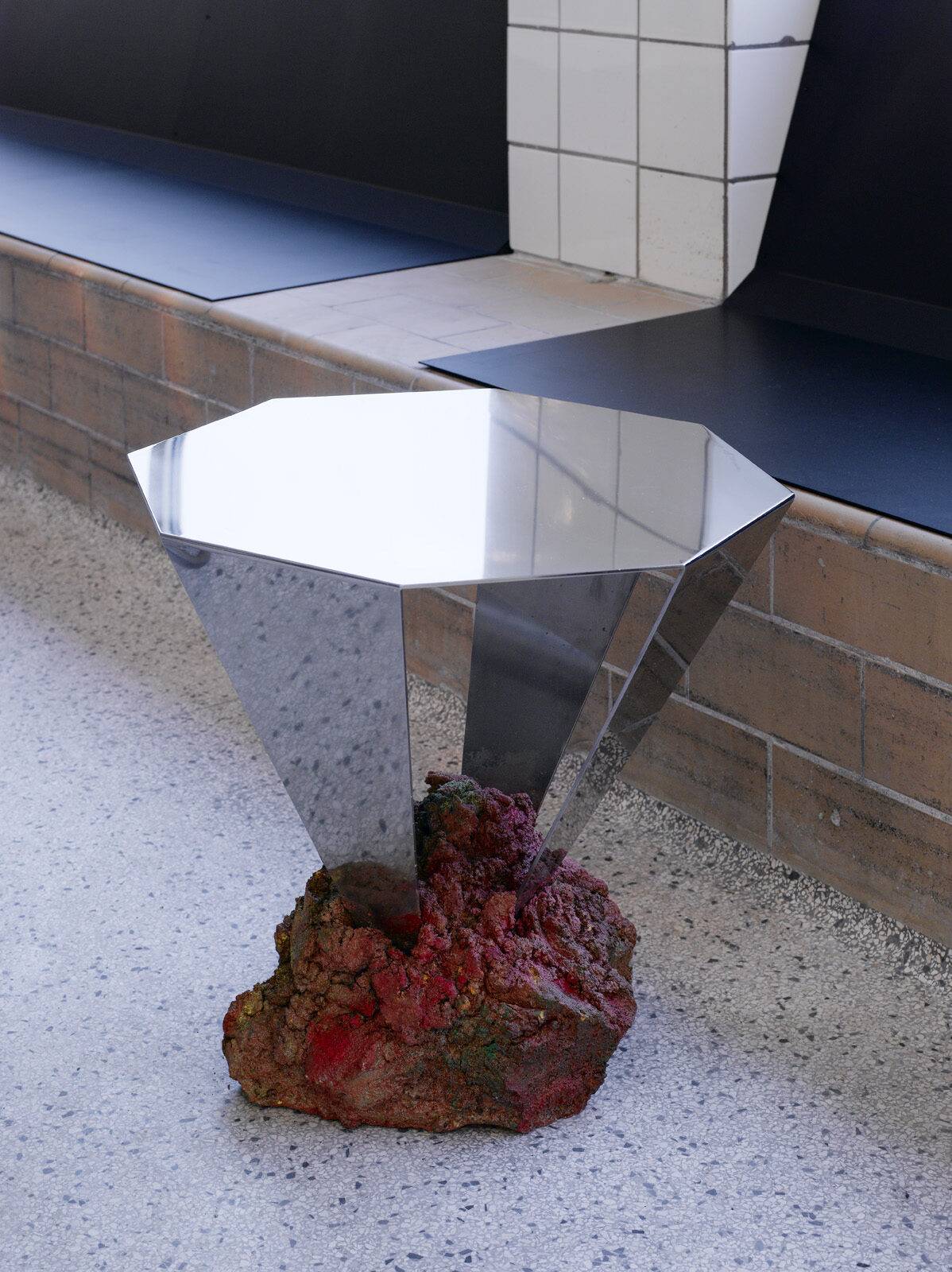Fot. Etage Projects. FOS, Diamond table