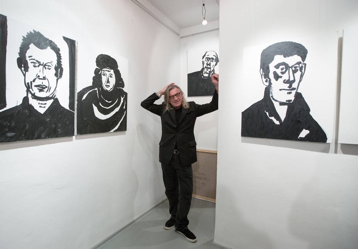 Edward Dwurnik na wystawie swoich prac (Fot. Andrzej Iwańczuk, REPORTER)