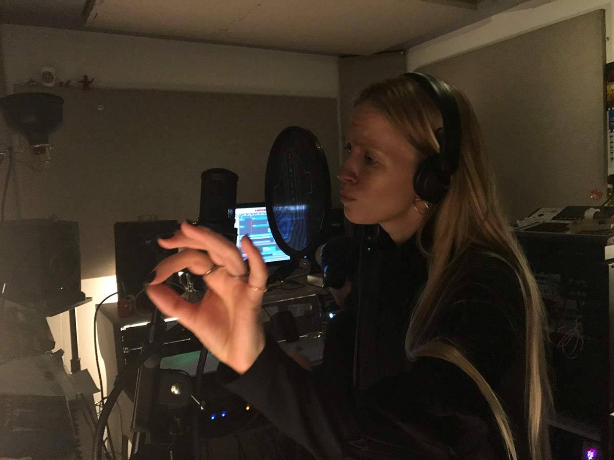 „Nagrania wokali do albumu „Disarm”. Studio jest wynajęte na pięć dni. Mam takie bóle, że jednego dnia muszę przerwać”. (Fot. Archiwum prywatne)