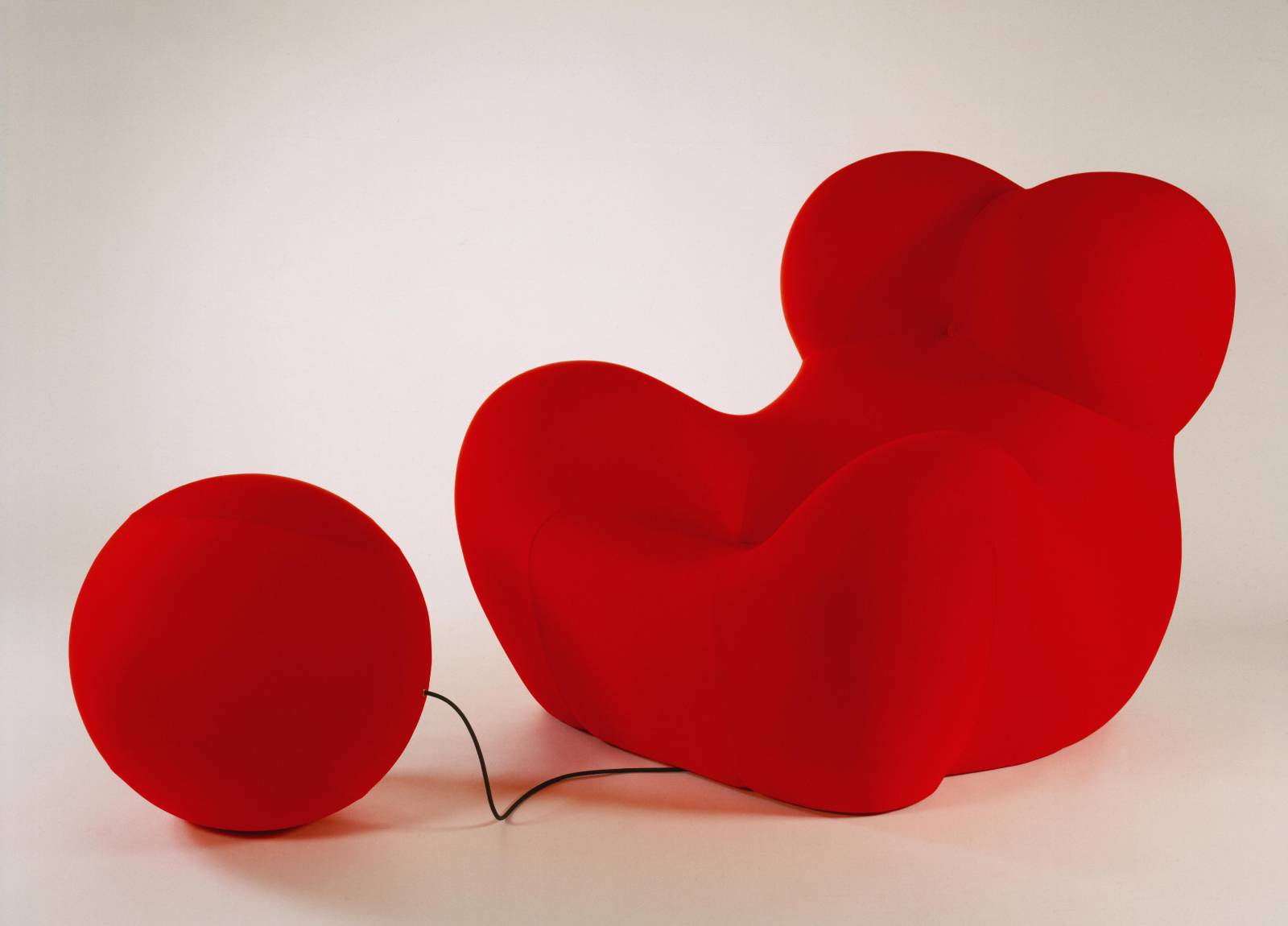 Gaetano Pesce, fotel z podnóżkiem UP5-6 / La Mamma, Donna, 1969 (Fot. Philadelphia Museum of Art © Gaetano Pesce)