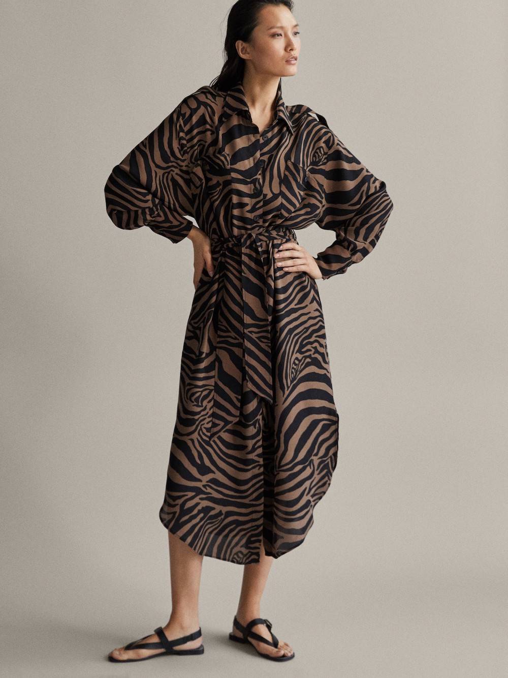 Sukienka Massimo Dutti (Fot. materiały prasowe)
