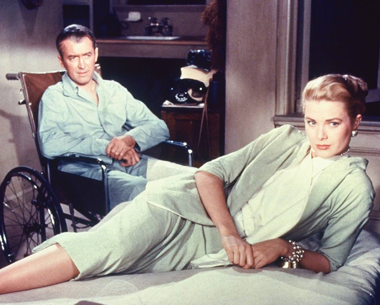 James Stewart i Grace Kelly na planie filmu Okno na podwórze