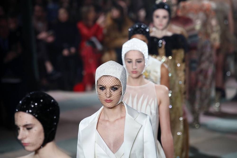 Dior haute couture wiosna-lato 2019 (Fot. AP Photo/Francois Mori/EastNews)