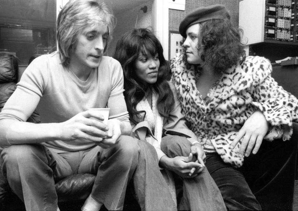Od lewej: Mick Ronson, Gloria Jones and Marc Bolan (Fot. Ian Dickson/Redferns)