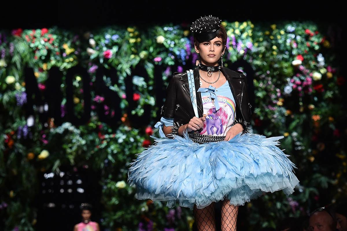 Kaia Gerber w pokazie kolekcji Moschino wiosna-lato 2018