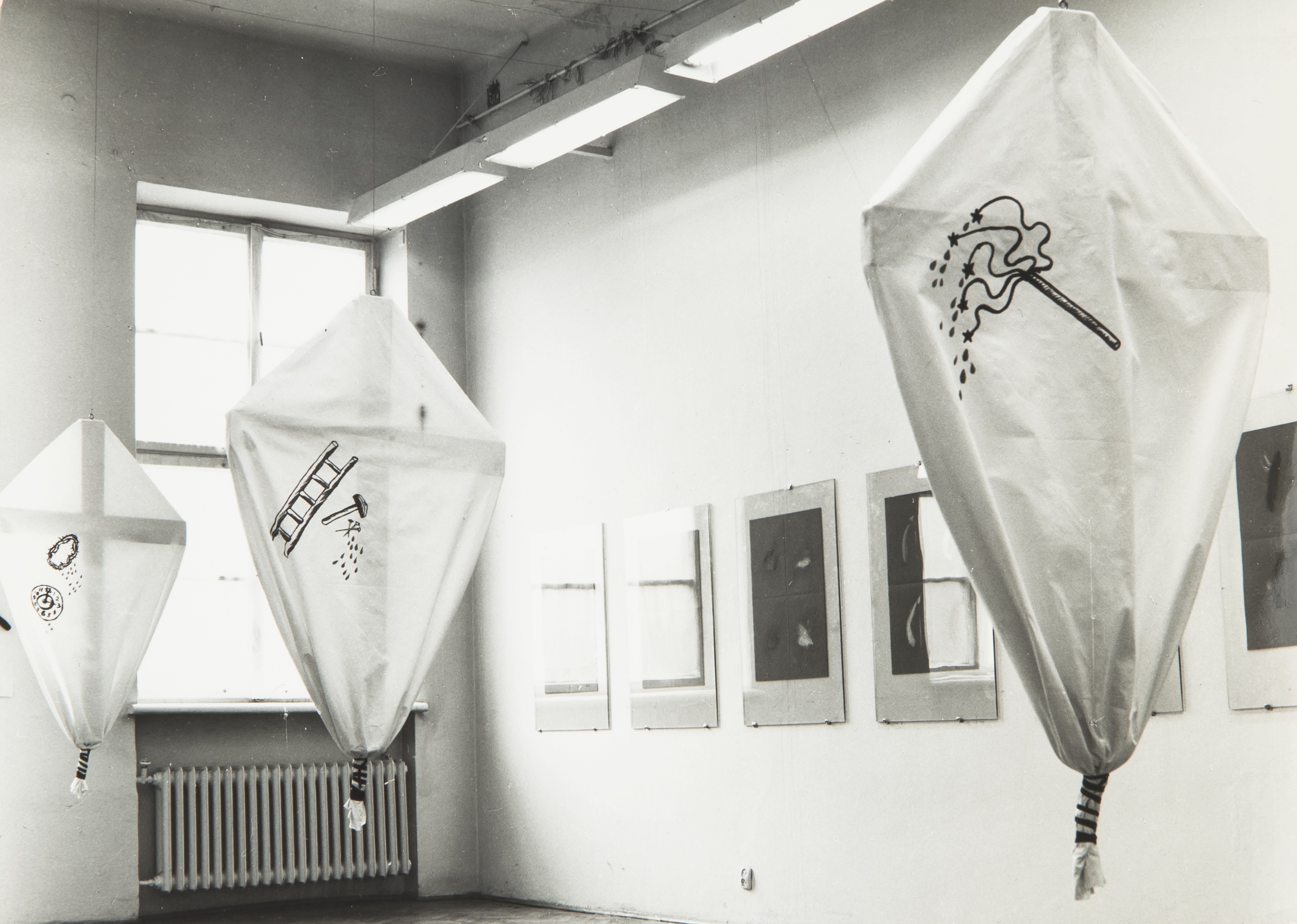 Dokumentacja fotograficzna seansu Dotknięcie diabła, BWA Lublin, 1983