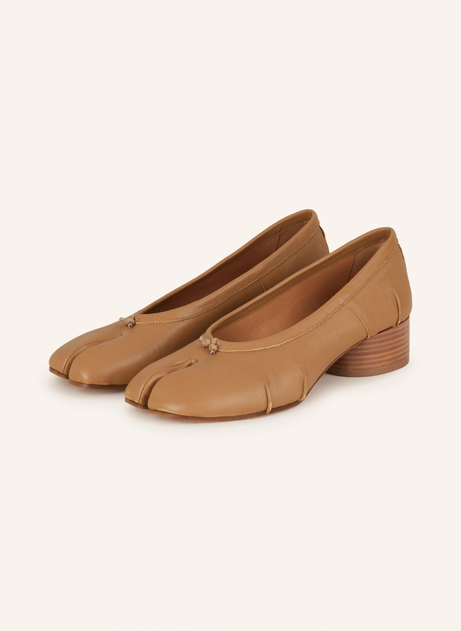 Baleriny Maison Margiela/ Breuninger / Fot. materiały prasowe
