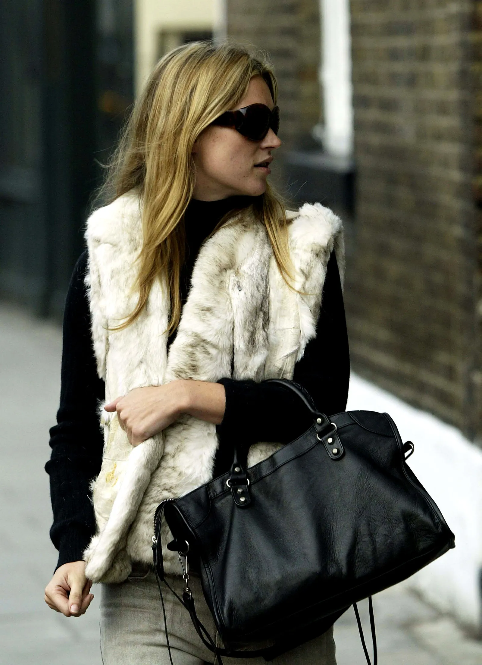 Kate Moss w eoku 2000 (fot. Gareth Cattermole/Getty Images)