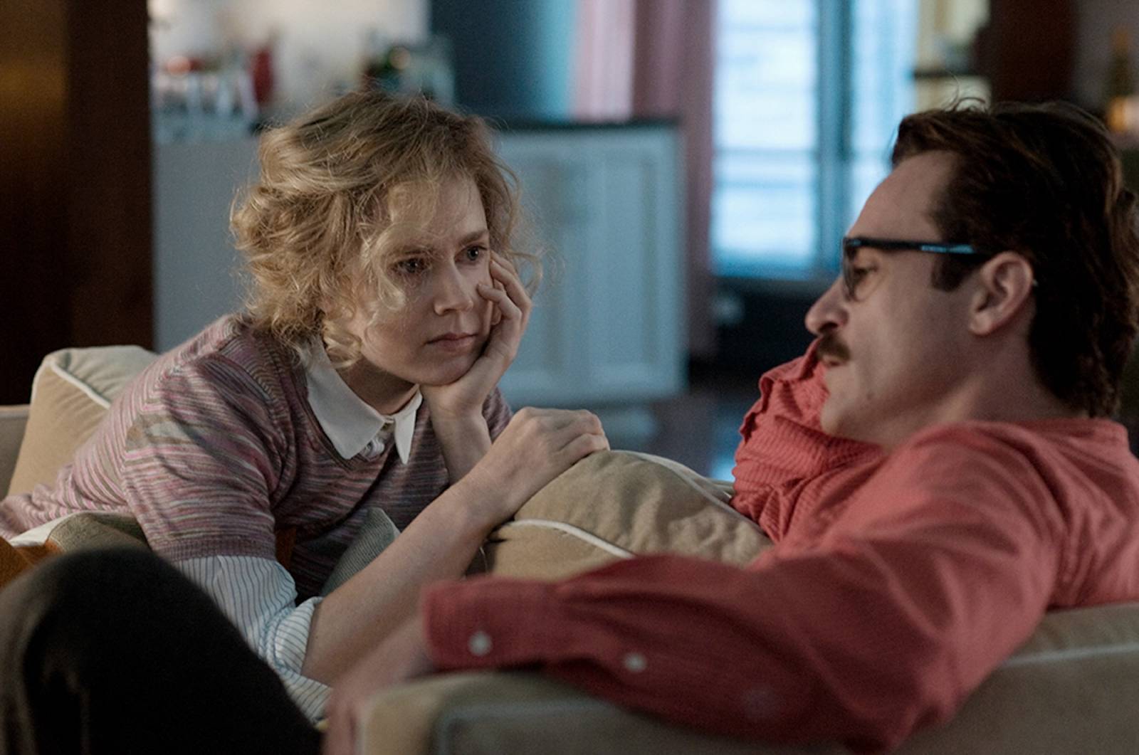 Theodor i Amy w filmie Ona, filmowi przyjaciele w filmach