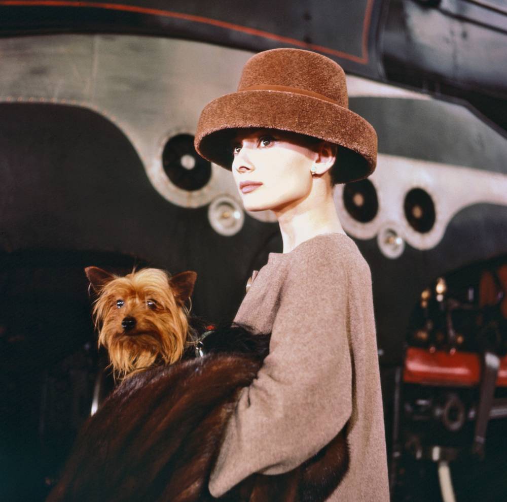 Prawdziwa historia Audrey Hepburn to materiał na film. Za role w takich filmach, jak „Śniadanie u Tiffanyego”, „Rzymskie wakacje” i „Sabrina”, gwiazda otrzymała wszystkie najważniejsze statuetki, w tym nagrodę Amerykańskiej Akademii Filmowej. (Fot. Getty Images)