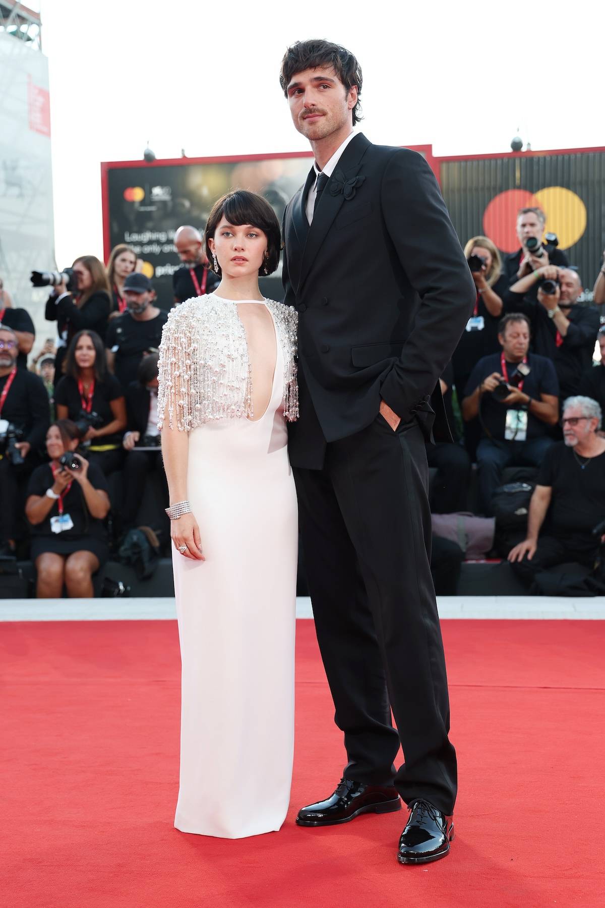 W filmie „Priscilla” Jacob Elordi wcielił się w Elvisa Presleya. Na ekranie partnerował Cailee Spaeny. (Fot. Getty Images)