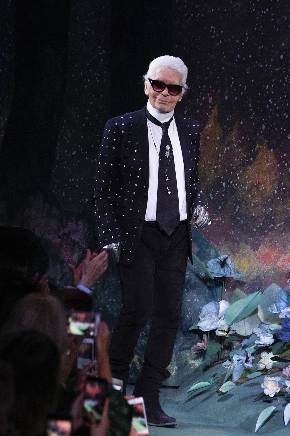 Karl Lagerfeld, Haute Couture Paris Fashion 2017 (Fot. Peter White/Getty Images)