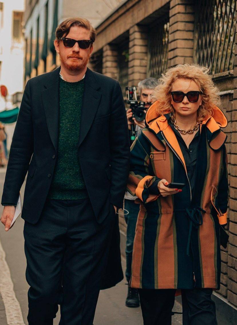 Redaktor naczelny „Vogue Polska” Filip Niedenthal i dyrektor mody „Vogue Polska” Karolina Gruszecka na tygodniu mody w Mediolanie (Fot. Asia Typek)