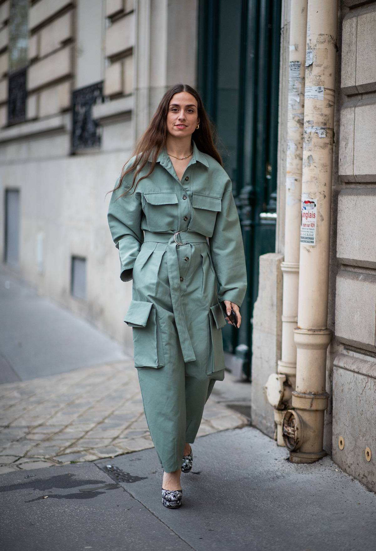 Street style podczas tygodnia mody w Paryżu