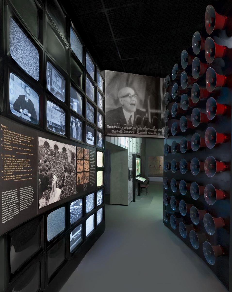 Zdjęcie z galerii stałej Muzeum POLIN „Po wojnie” (Fot. Magda Starowieyska/ Muzeum POLIN)