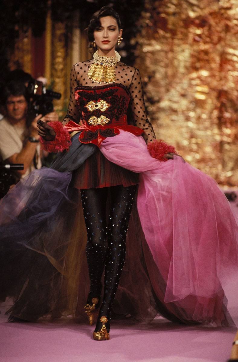 Christian Lacroix haute couture jesień-zima 1989-1990 (Fot. Getty Images)