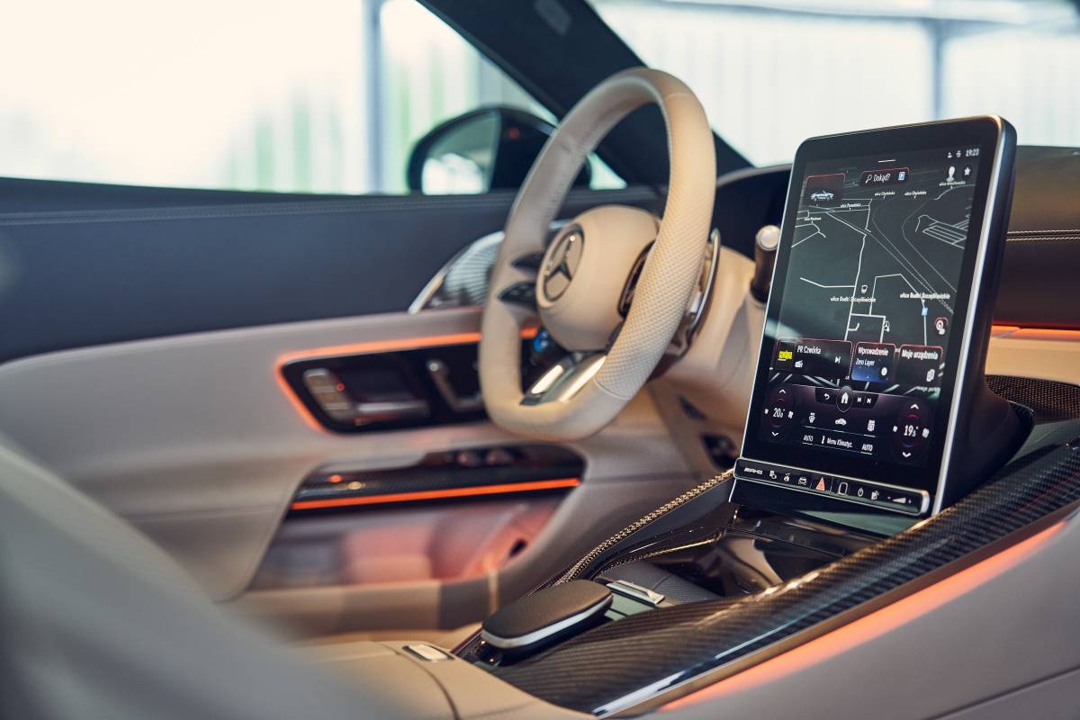 Mercedes Benz SL 43/Fot. Materiały prasowe