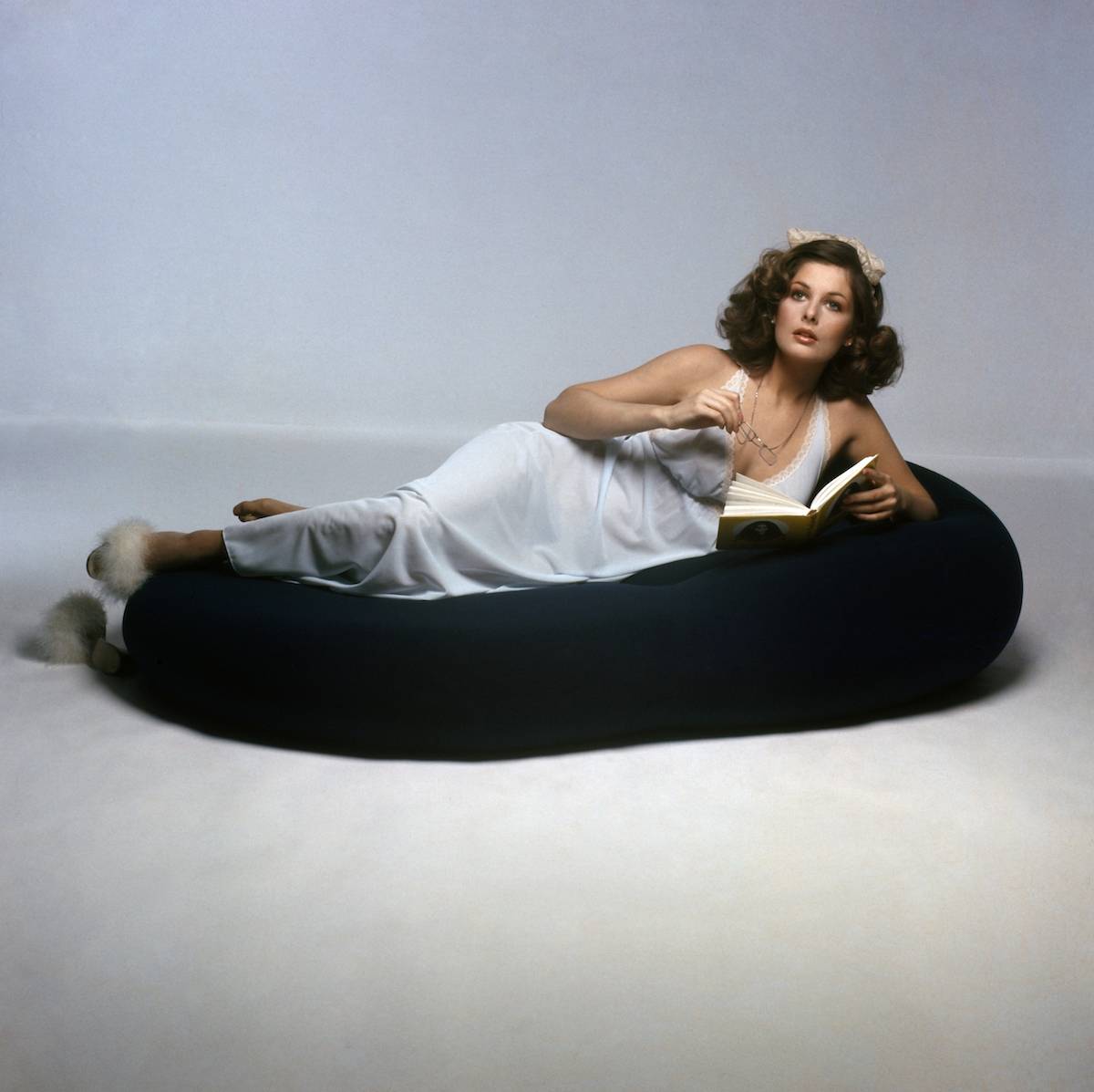Christina Ferrare dla Vogue, 1974 rok (Fot. Francesco Scavullo/Condé Nast via Getty Images)