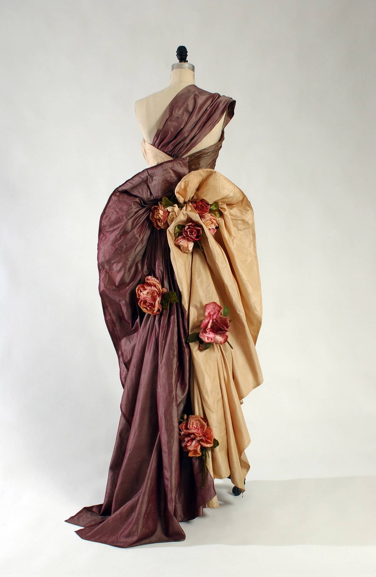 Suknia Hardy Amies 1948 rok